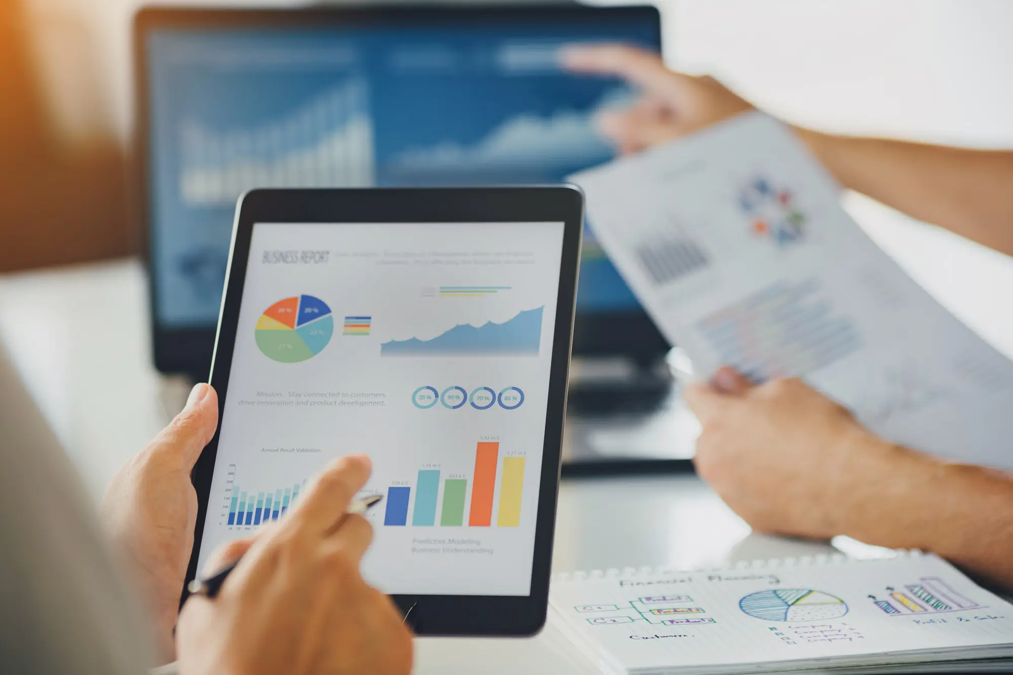 business-analytics-on -tablet -and -laptop